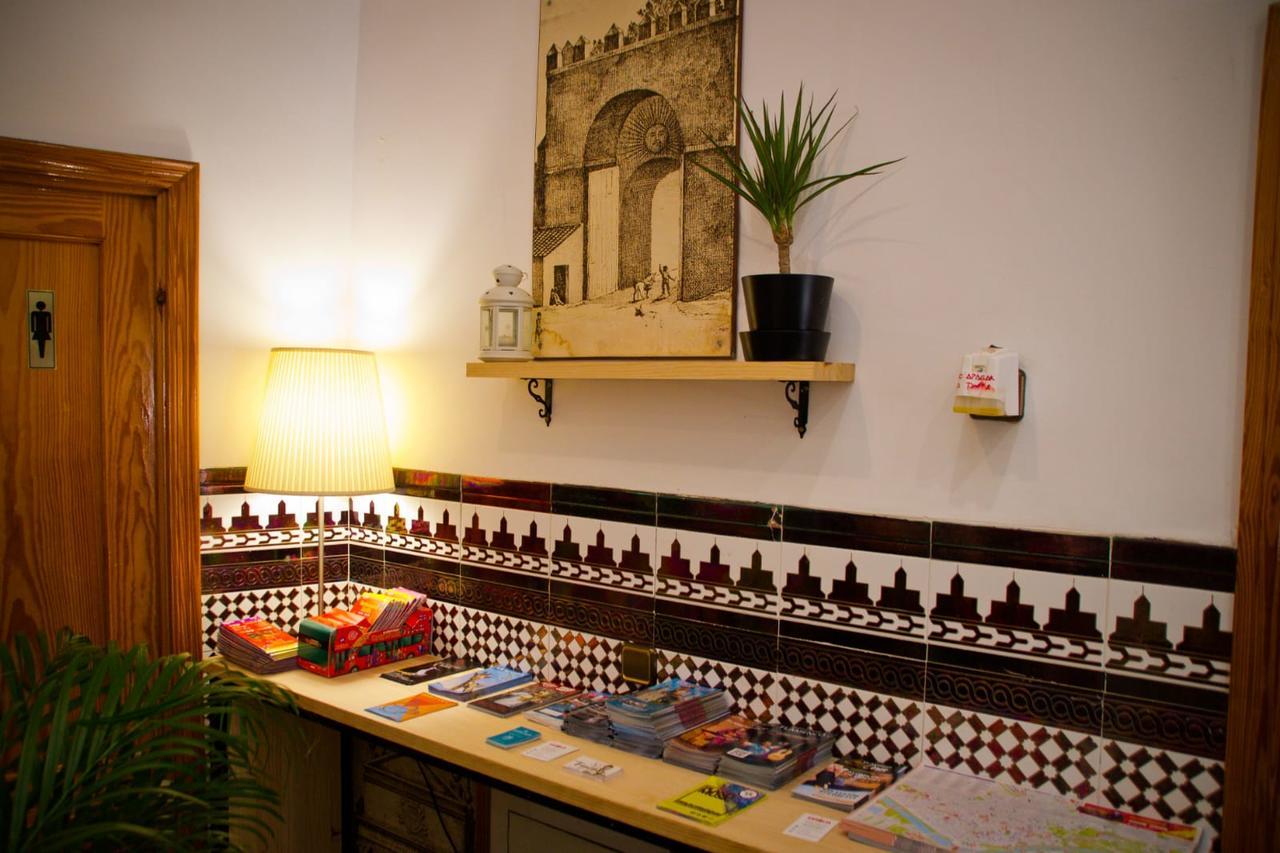 Hostal La Muralla Севилья Экстерьер фото