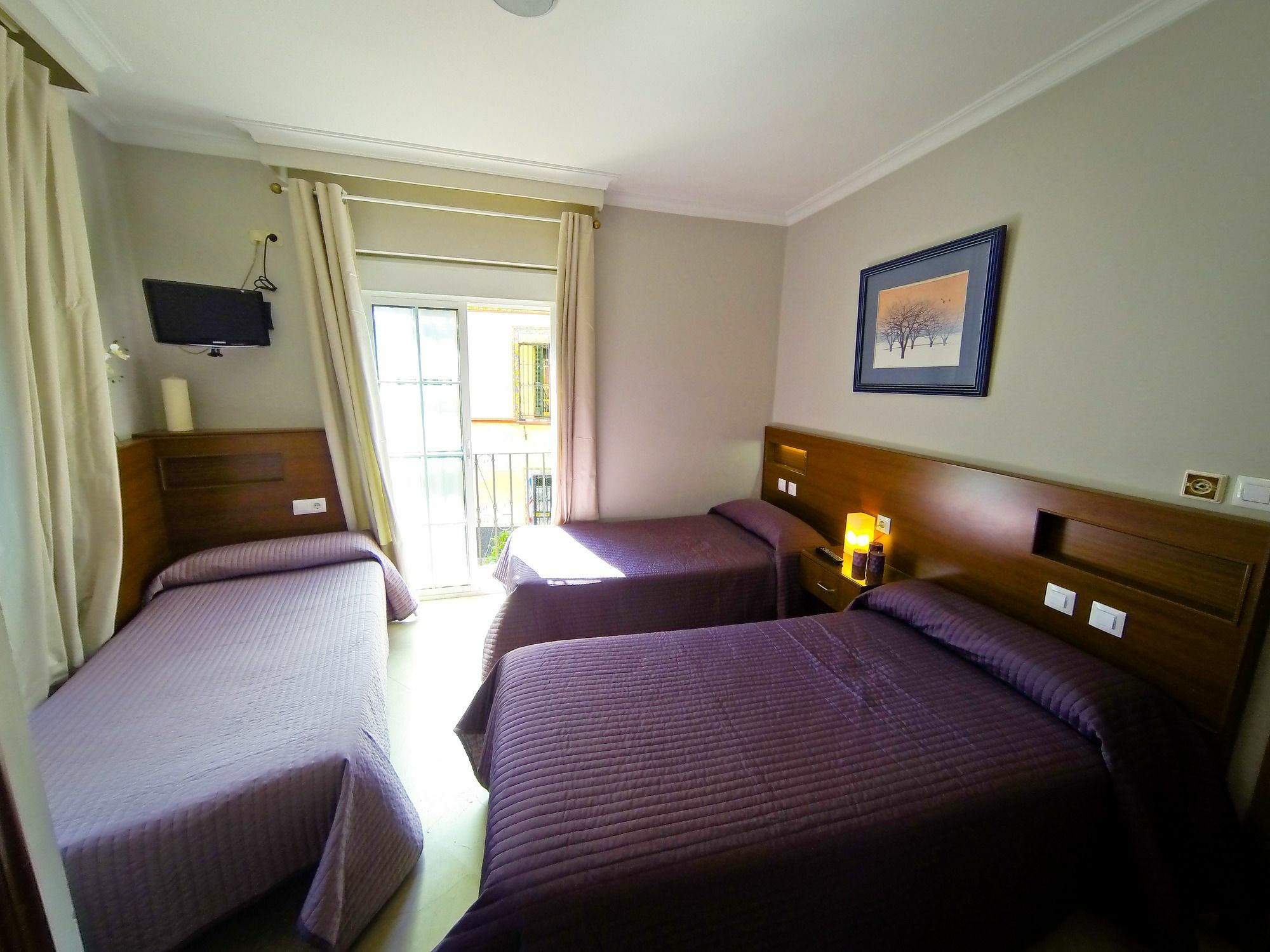 Hostal La Muralla Севилья Экстерьер фото