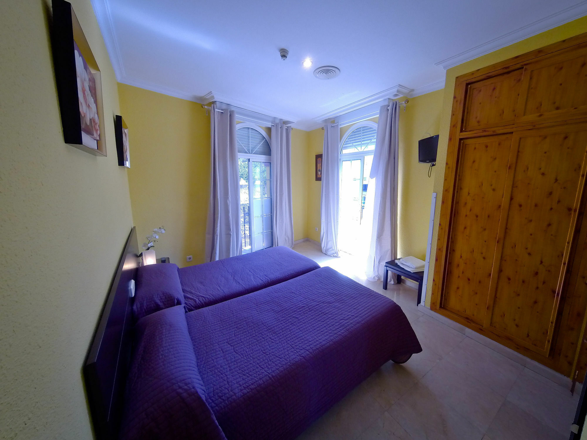 Hostal La Muralla Севилья Экстерьер фото
