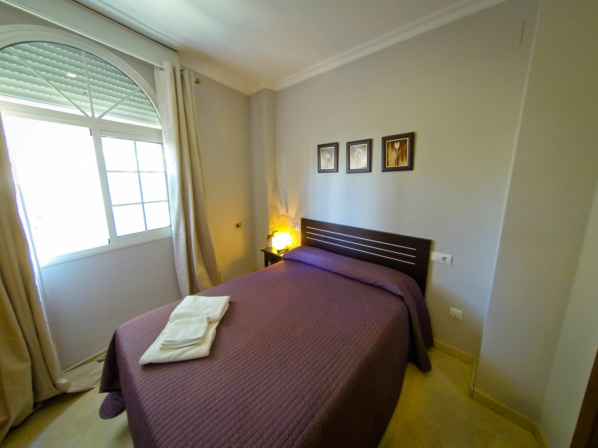 Hostal La Muralla Севилья Экстерьер фото