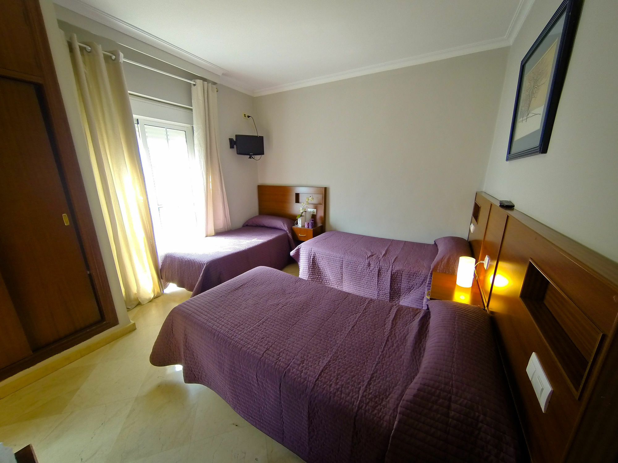 Hostal La Muralla Севилья Экстерьер фото