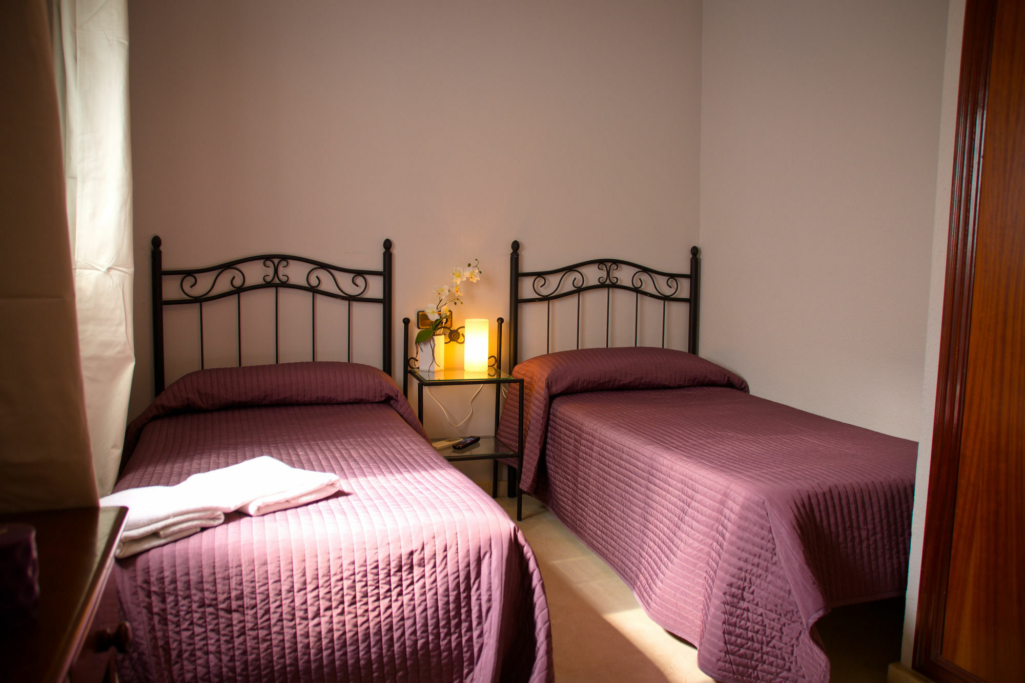 Hostal La Muralla Севилья Экстерьер фото