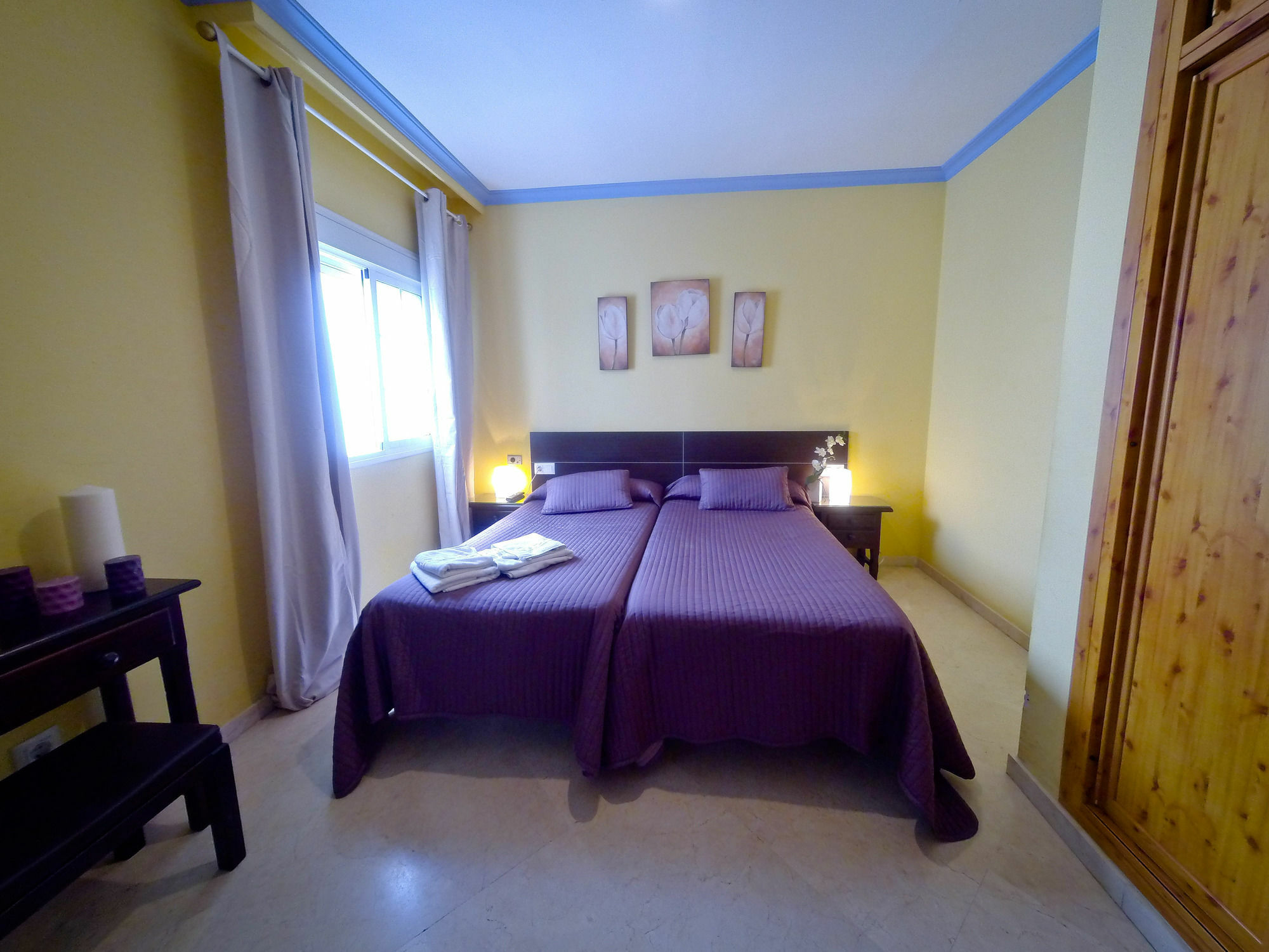 Hostal La Muralla Севилья Экстерьер фото