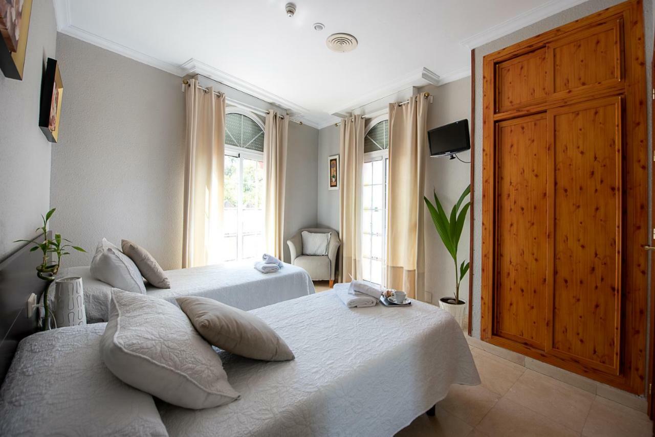 Hostal La Muralla Севилья Экстерьер фото