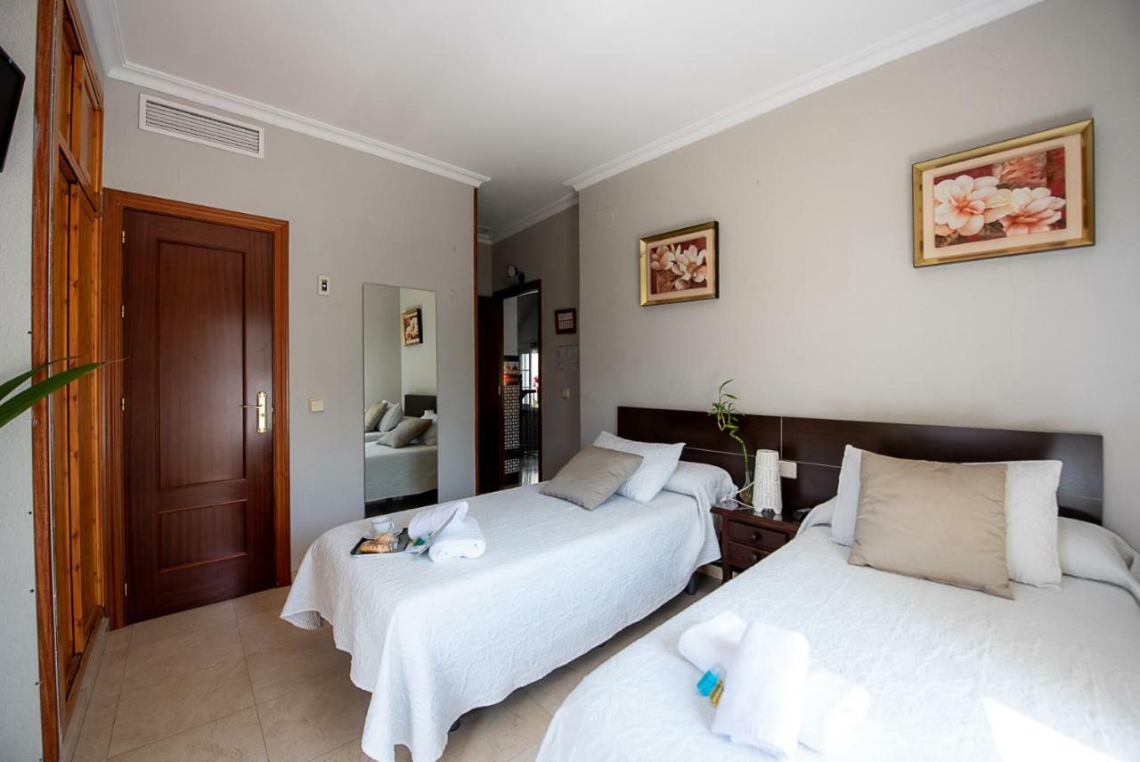 Hostal La Muralla Севилья Экстерьер фото