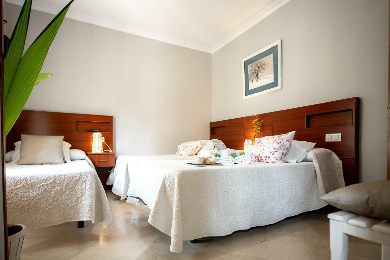 Hostal La Muralla Севилья Экстерьер фото