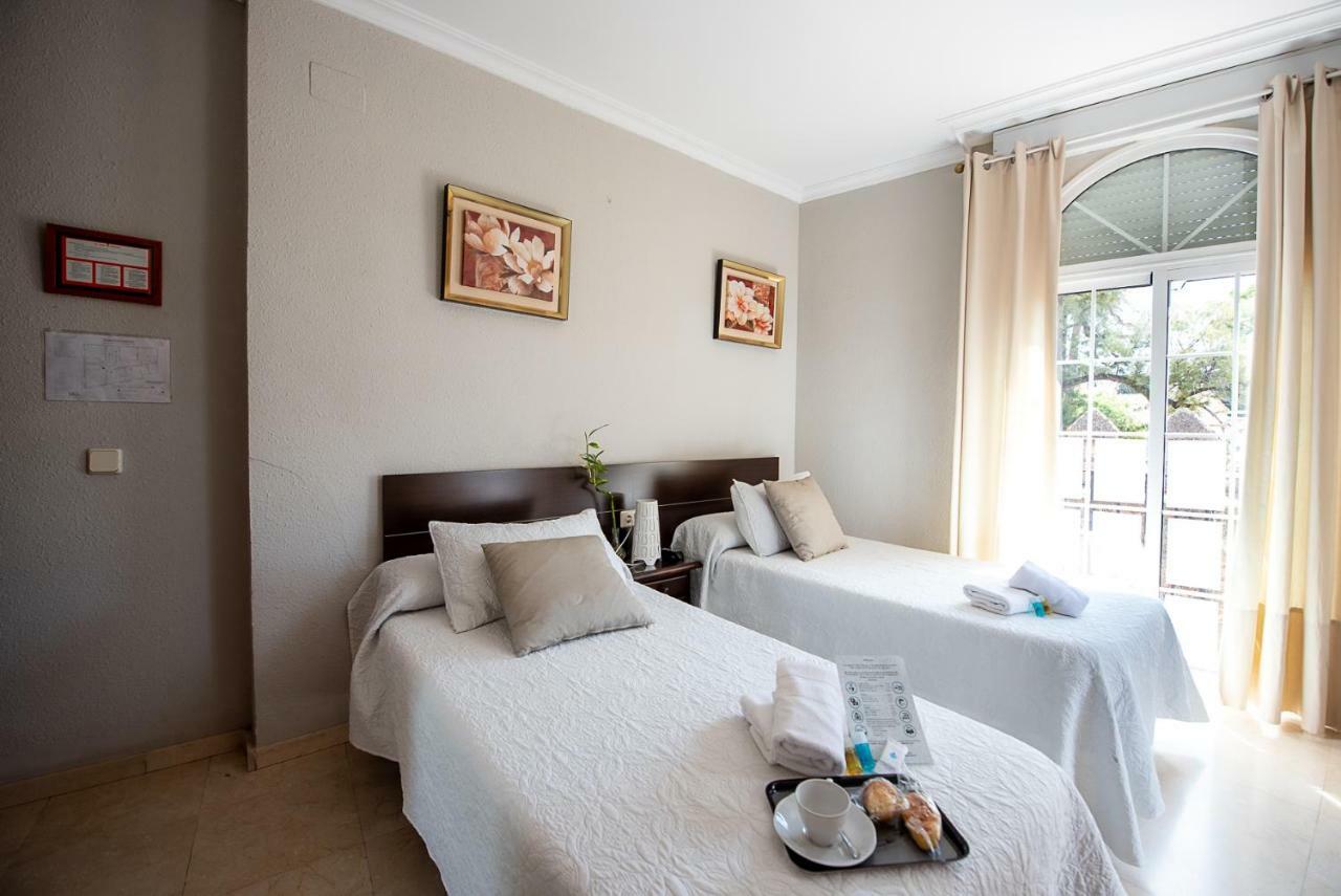 Hostal La Muralla Севилья Экстерьер фото