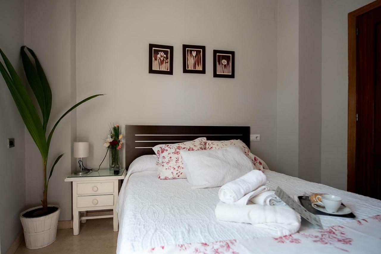 Hostal La Muralla Севилья Экстерьер фото