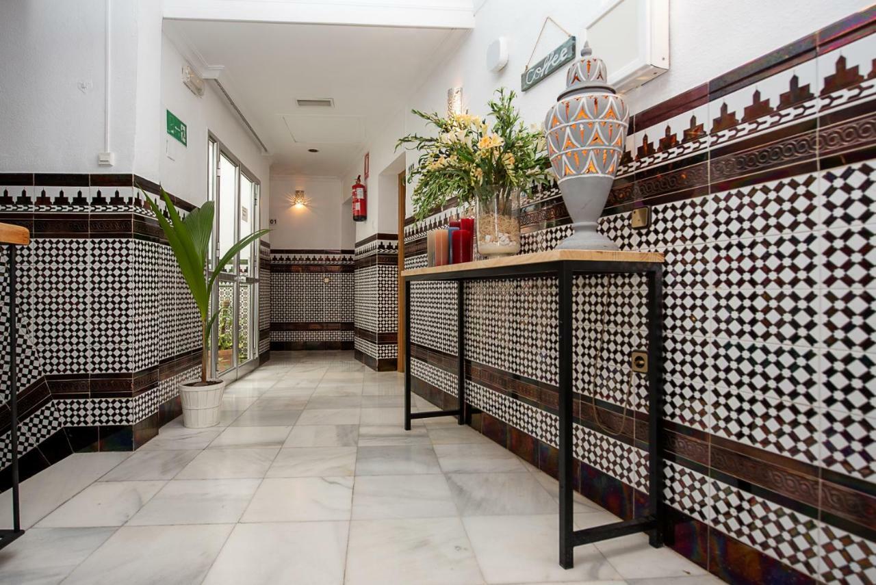Hostal La Muralla Севилья Экстерьер фото