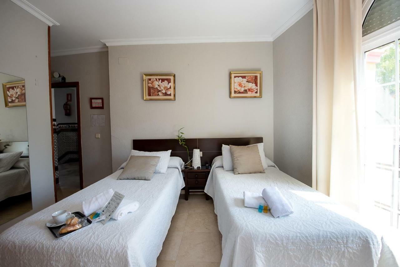 Hostal La Muralla Севилья Экстерьер фото