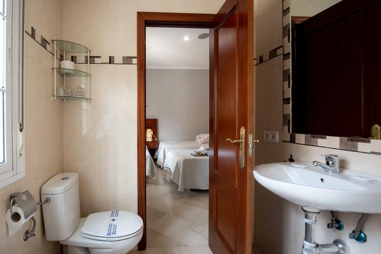 Hostal La Muralla Севилья Экстерьер фото