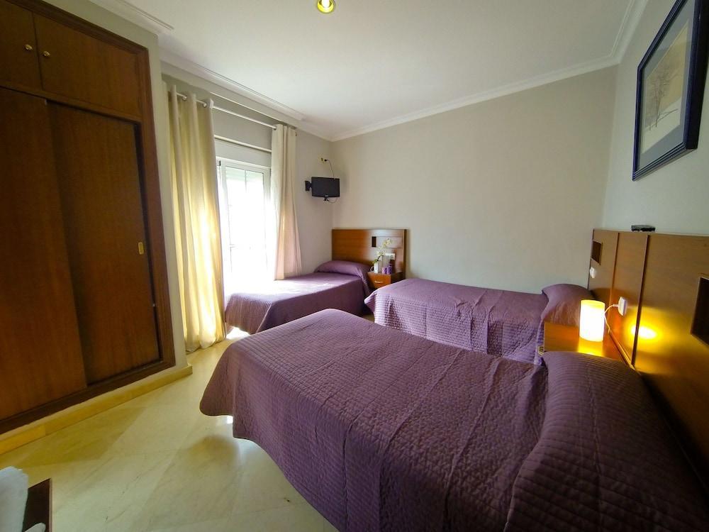 Hostal La Muralla Севилья Экстерьер фото